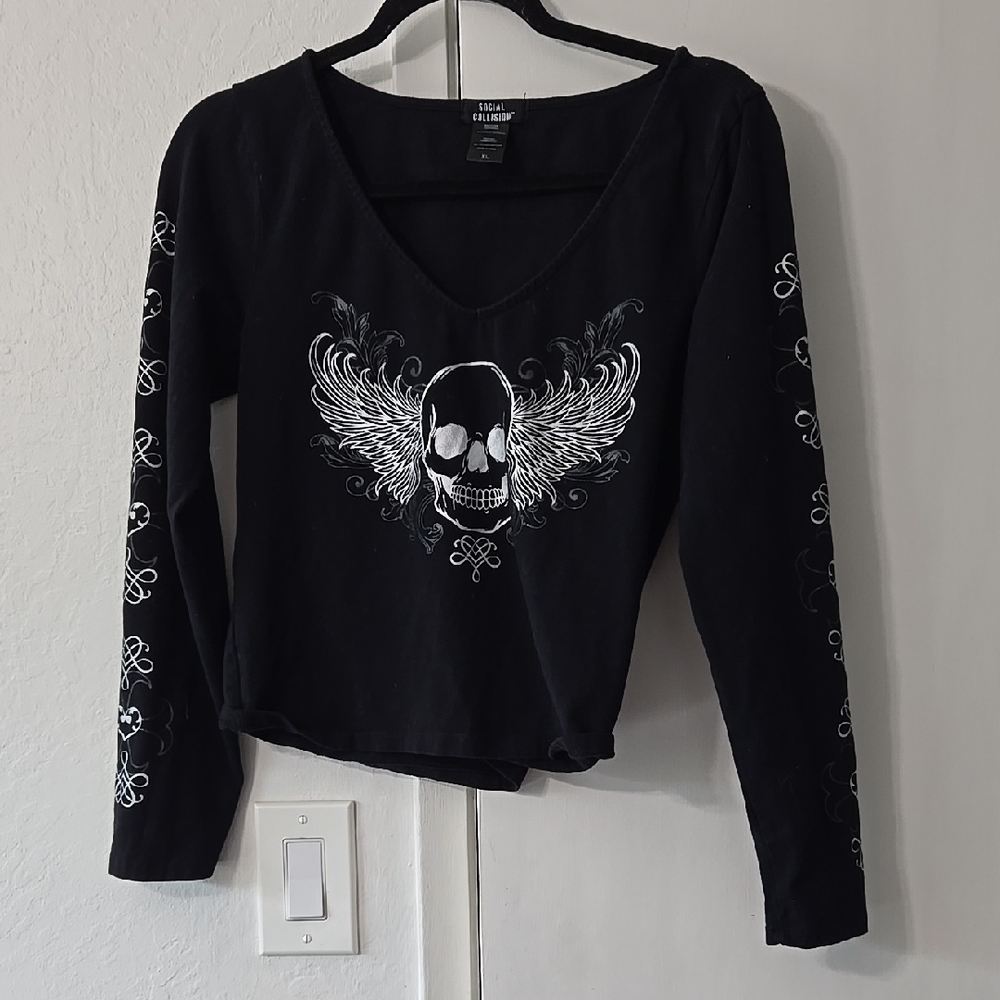 Gildan Black and White Graphic Crop Long Sleeve Tee